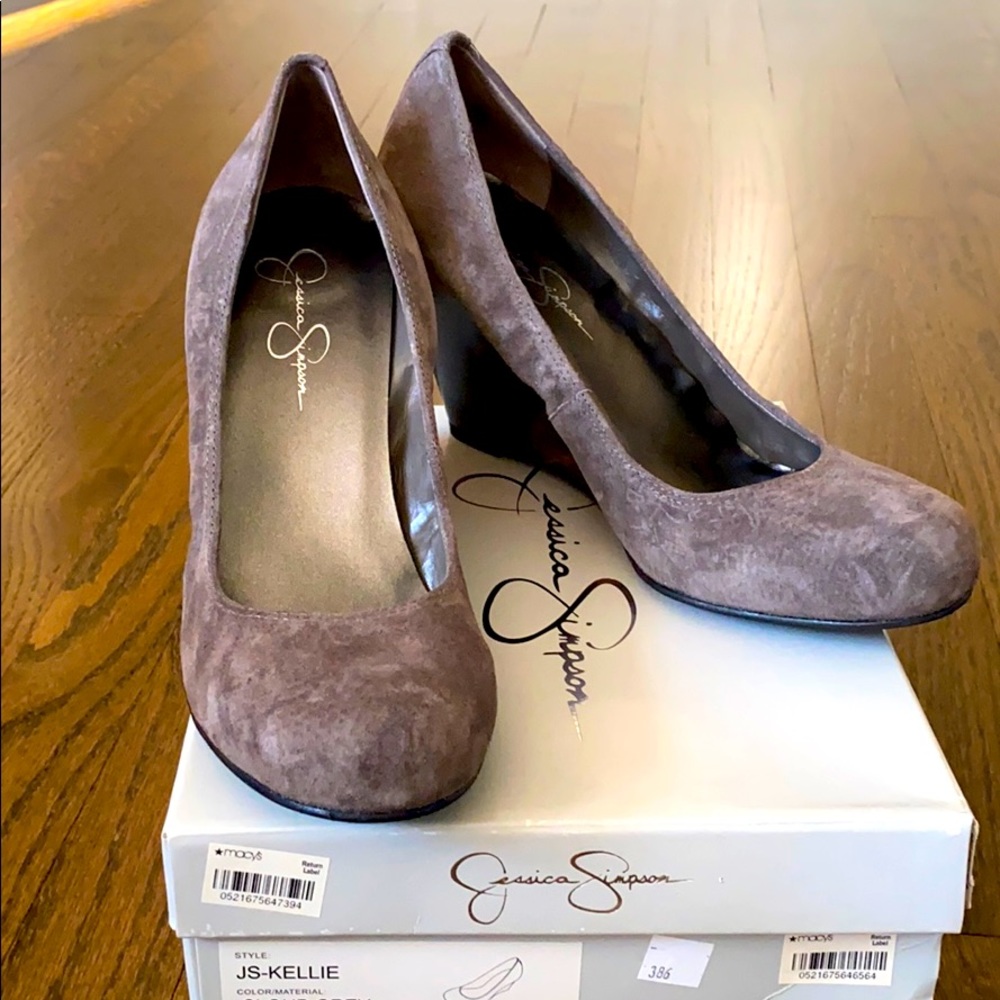 Jessica Simpson Grey suede wedge size 10